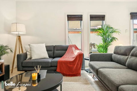 3 BR Townhouse Near Airport-City-Beach - Australian Destinations 2