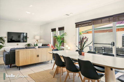 3 BR Townhouse Near Airport-City-Beach - Australian Destinations 4