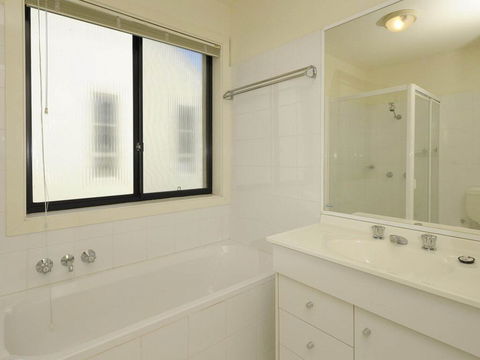 'Bagnall Views' 2/161 Government Rd - Stylish & Modern Duplex Across The Road To The Waters Edge - Australian Destinations 1