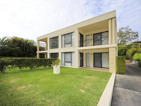 'Bagnall Views' 2/161 Government Rd - Stylish & Modern Duplex Across The Road To The Waters Edge - Australian Destinations 0