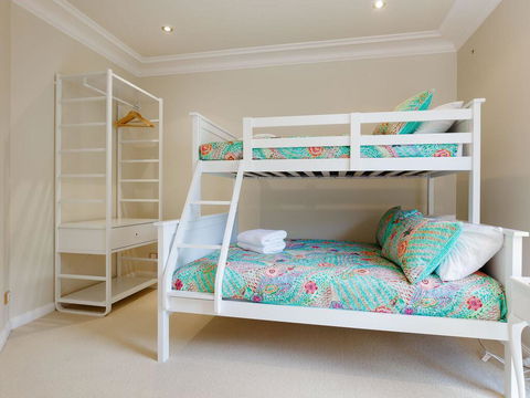 'Baylife Villa' 4a Warruga St - Large Home With WIFI, Netflix, Aircon, Linen & Spectacular Views - Australian Destinations 1