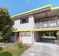 'Beach Break 1' 1/10 Lionel Street - upstairs unit with Aircon - Australian Destinations