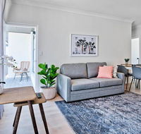 2 Bedroom Apt with Balcony  Air Con in Plympton - Australian Destinations