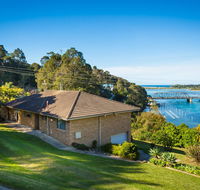 2 Water Crescent - Retro Haven - Australian Destinations