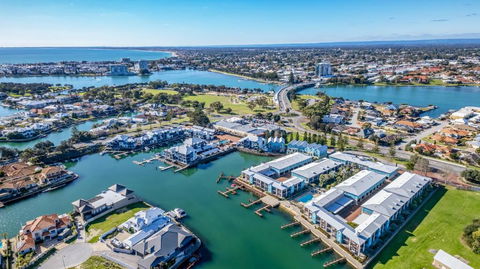 C Mandurah Apartment Resort - Australian Destinations 0