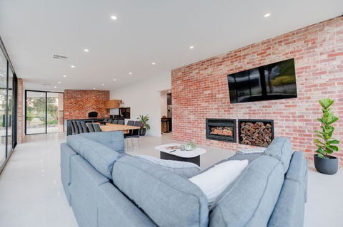 CASALE ESTATE - Australian Destinations 1