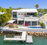 42 Noosa Parade - Australian Destinations