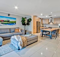 Adelaide 4 Bedroom House with Pool - Australian Destinations