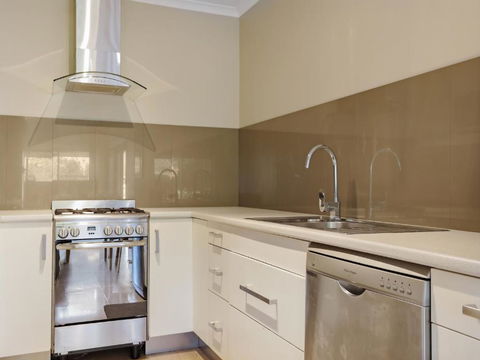Eagle Heights Holiday Units - Australian Destinations 3