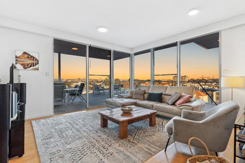 EAST34/60 - Urban Sanctuary - Australian Destinations 0