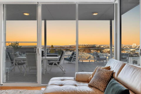 EAST34/60 - Urban Sanctuary - Australian Destinations 1