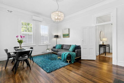 EDW19 - Stylish 2-Bed, 2-Bath Townhose In Drummoyne - Australian Destinations 3