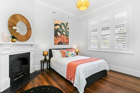 EDW19 - Stylish 2-Bed, 2-Bath Townhose In Drummoyne - Australian Destinations 4