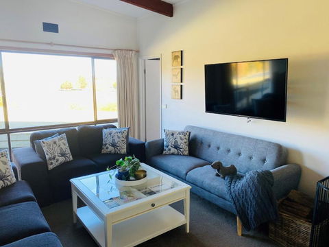 ELM Accommodation - Merrijig - Australian Destinations 4