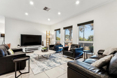 Enfield Executive - Australian Destinations 2