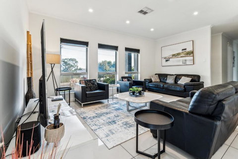 Enfield Executive - Australian Destinations 3