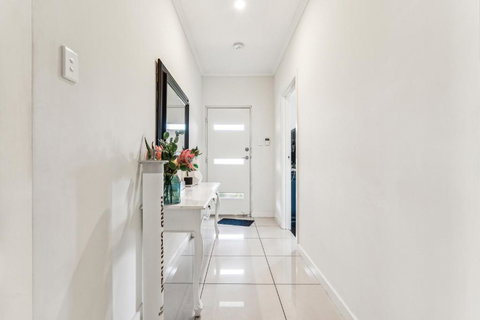 Enfield Executive - Australian Destinations 1