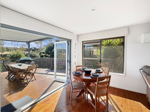 Fab 3-Bed Stay With Great Outdoors & Water Views - Australian Destinations 4