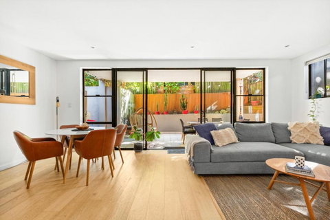 Fab Bondi 2-Bed With Courtyard & Alfresco Dining - Australian Destinations 0