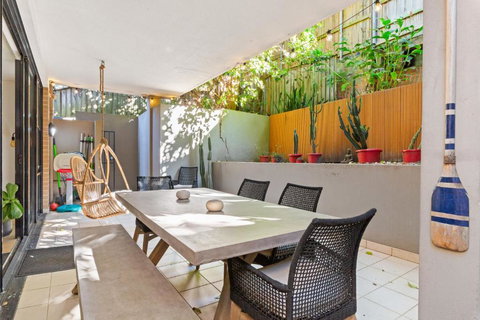 Fab Bondi 2-Bed With Courtyard & Alfresco Dining - Australian Destinations 1