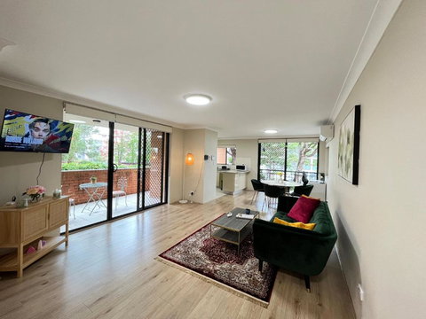 Fabulous 2 Bedroom Apartment, Secured Free Parking - Australian Destinations 0
