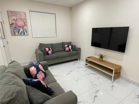 Guest House - Self Contained - Australian Destinations 3