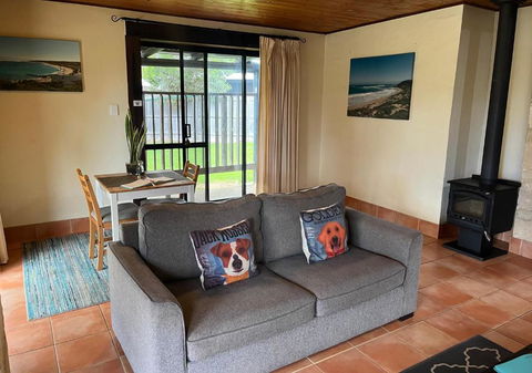 Happy Dogs Cottage Margaret River - Australian Destinations 3