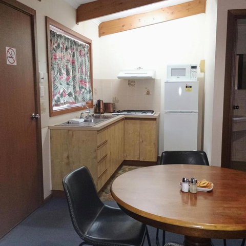 Hawker Holiday Cabins - Australian Destinations 0