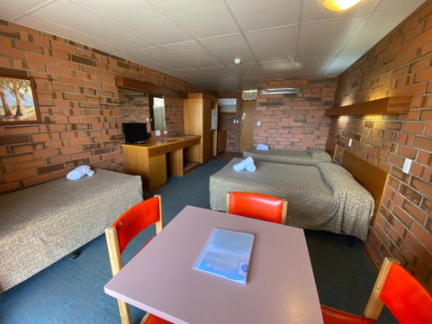 Hawker Hotel Motel - Australian Destinations 0