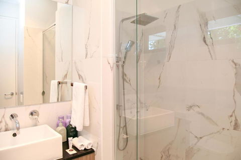 Hilton Executive Apartments - Australian Destinations 2