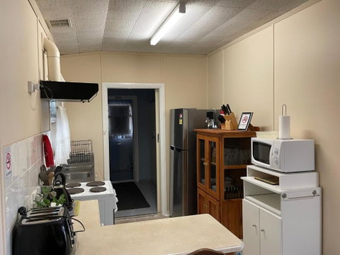 Homely Cottage - Australian Destinations 2