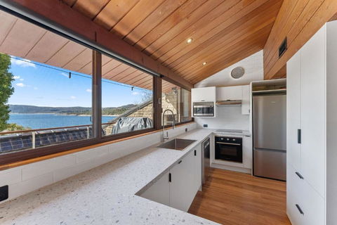 Ibis On Lake Jindabyne - Australian Destinations 2