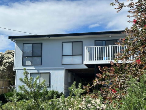 Iconic Beach House On Bruce - Australian Destinations 0