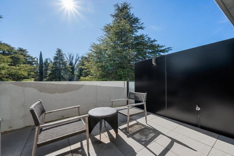 Impeccable Braddon Studio With Outdoor Dining - Australian Destinations 2