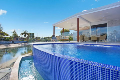 INCREDIBLE VALUE - Perfect For Large Families - Australian Destinations 0