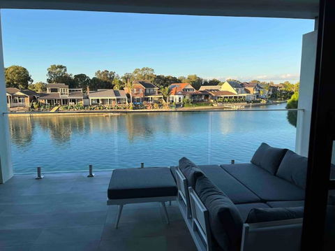 Luxury On The Lake - Australian Destinations 0
