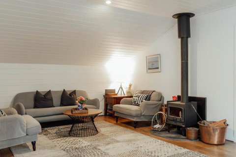 MARYBANK ESTATE - BARN LOFT - Australian Destinations 0