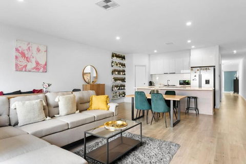 Mellow&Modernized Townhouse-3Beds-Quiet-Anzac Hwy - Australian Destinations 0