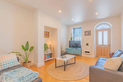 MELVINGTON BOUTIQUE APARTMENT IN HOBART CBD O - Australian Destinations 0