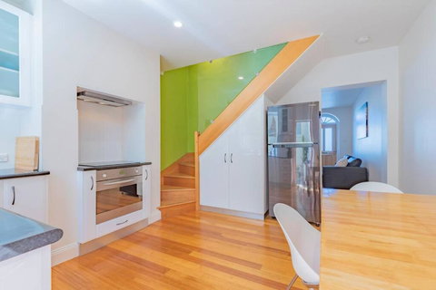 MELVINGTON BOUTIQUE APARTMENT IN HOBART CBD O - Australian Destinations 2