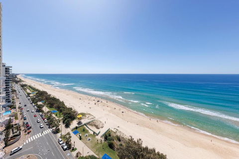 Meriton Suites Surfers Paradise - Australian Destinations 3