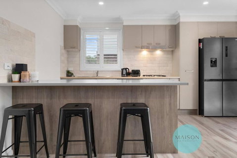 Modern Townhouse In The Heart Of Adamstown - Australian Destinations 0