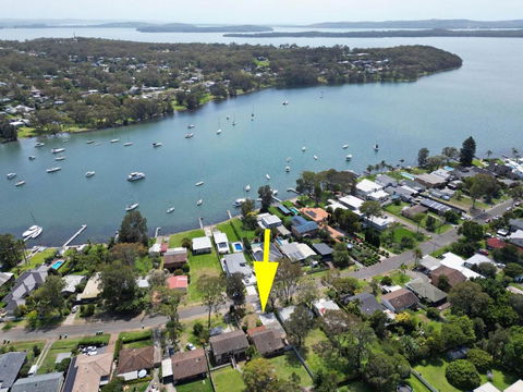 NEW PropertyBreezy Bayside Haven At Brightwaters - Australian Destinations 0