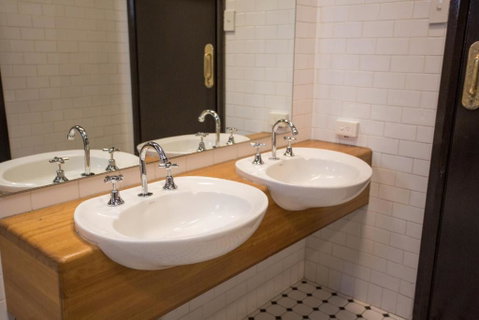 Nags Head Hotel - Australian Destinations 3