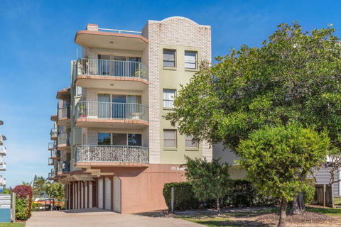 Nautilus Unit 3 Kings Beach QLD - Australian Destinations 1