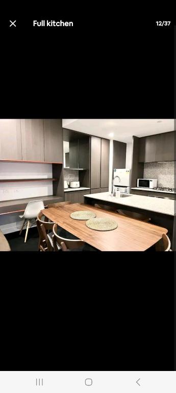 NESUTO DOCKLANDS - Australian Destinations 1