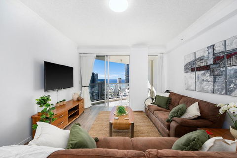 NEW Chevron Ocean Views Central Surfers. - Australian Destinations 2