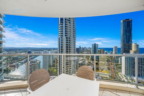 NEW Chevron Ocean Views Central Surfers. - Australian Destinations 1