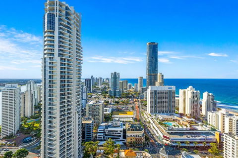 NEW Chevron Ocean Views Central Surfers. - Australian Destinations 3