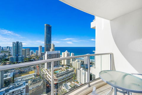NEW Chevron Ocean Views Central Surfers. - Australian Destinations 0